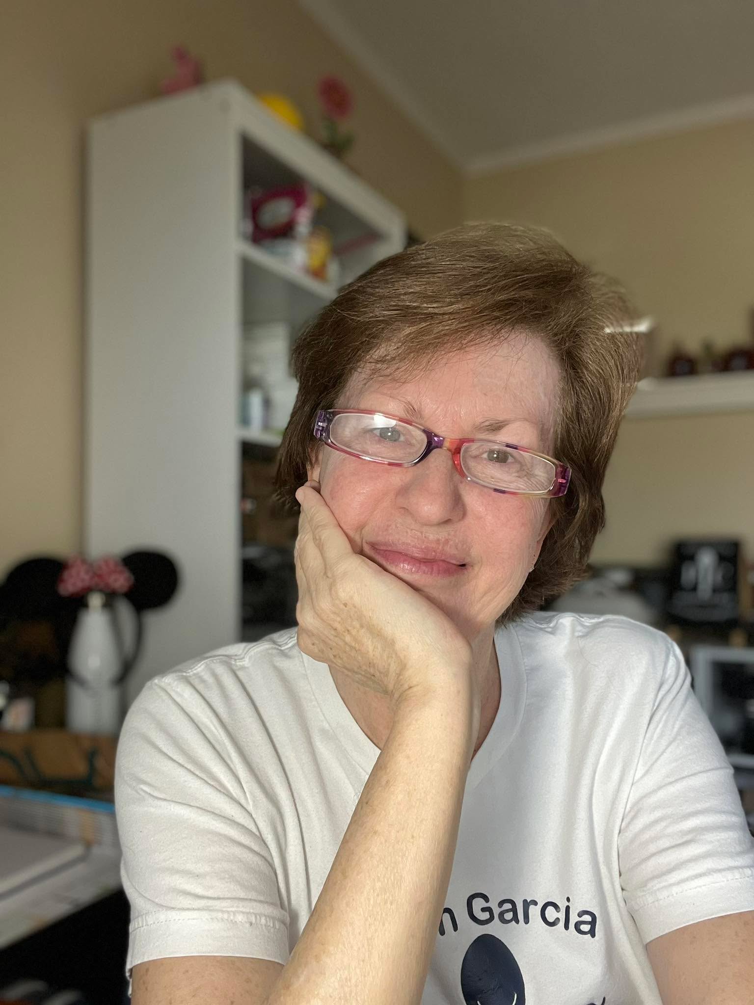 If dinner feels hard right now… this is your sign.

You don’t need more time.
You don’t need more complicated recipes.

You just need a system that works with your life—not against it.

Stoneware has been my little kitchen secret for getting real meals on the table without the stress.

And I would LOVE to show you how simple it can be.

👉 Drop DINNER below or send me a message and I’ll share a few of my go-to easy meals that save my sanity on busy nights. 💛

#howipamperedchef #easydinners #youvegotthis #homecooking #yeahbaby