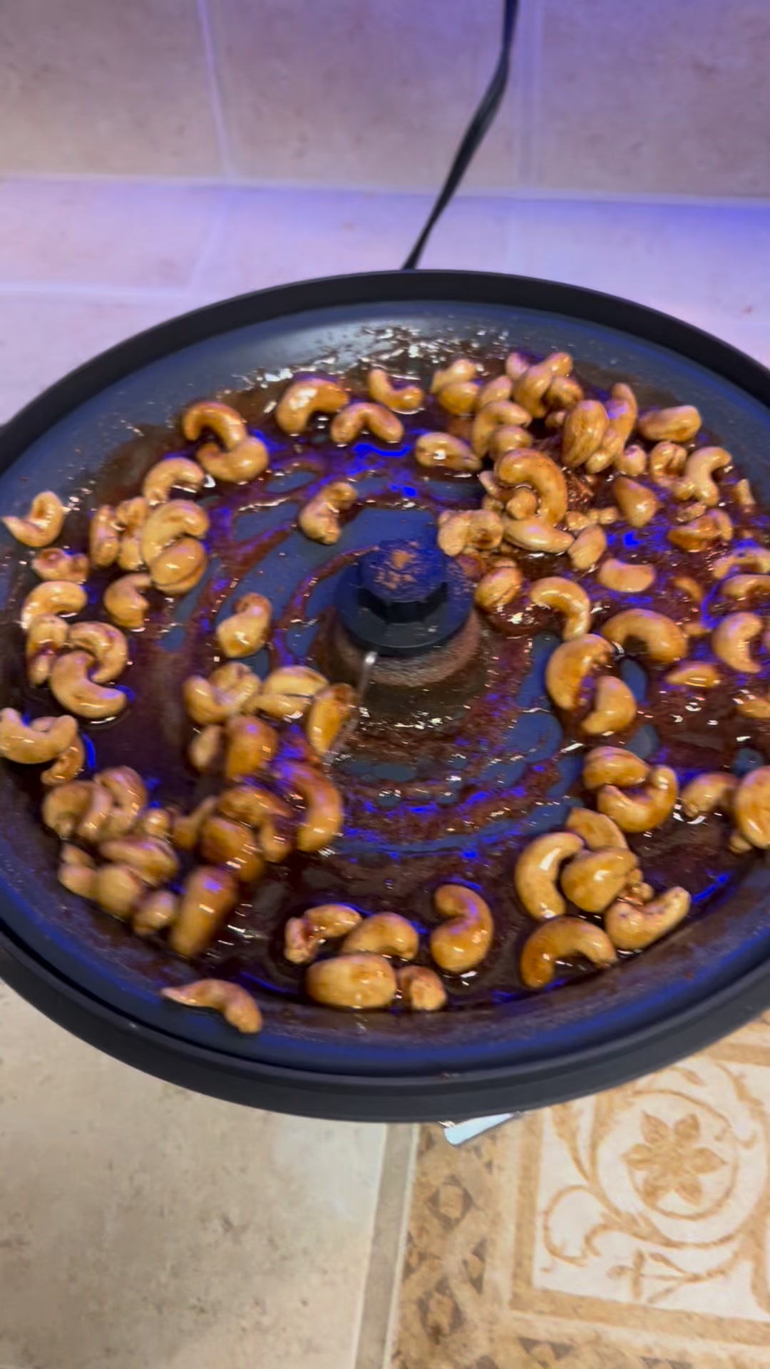 🍿🥜 In the mood for candied nuts? No worries… I’ve got you covered 😍
Welllll… actually the Electric Pop & Stir does the heavy lifting. LOL 👩🏻‍🍳✨

Just toss everything in, give it about 8–9 minutes, and BOOM 💥
Warm, sweet, crunchy goodness that tastes like you spent way more time in the kitchen than you actually did. 🙌

Easy peasy.
Minimal mess.
Maximum YUMMO. 😋

Perfect for snacking, gifting, movie nights, or “I just need a little treat” moments. 👀💛

Who’s grabbing a handful first? 🙋🏻‍♀️🥜🍿

#howipamperedchef #popandstir #candiednuts #yummy #easypeasy #homemade