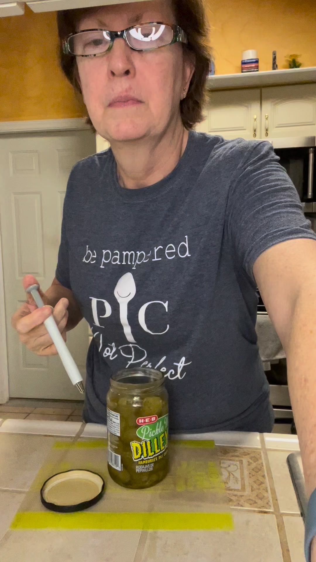Okay but seriously… I LOVE this little dude. 😂🙌
Our Garnish Grabber is basically the adult version of the claw game… except THIS time, you actually get what you want LOL. 🫒🥒🍒

Pickles? Grabbed.
Olives? Nailed it.
Pepperoncini? No more fishing around with your fingers like a raccoon at midnight. 🤣

It’s one of those tiny kitchen tools you don’t think you need… until you use it once and suddenly it becomes your new kitchen BFF. 💛

Perfect for:
✨ Charcuterie boards
✨ Taco night toppings
✨ Relish trays
✨ Snackle Box goodies
✨ Saving your manicure from pickle juice 😂

Little tool. BIG satisfaction. 🙌

#howipamperedchef #nifty #musthave #littlehelper #yeahbaby