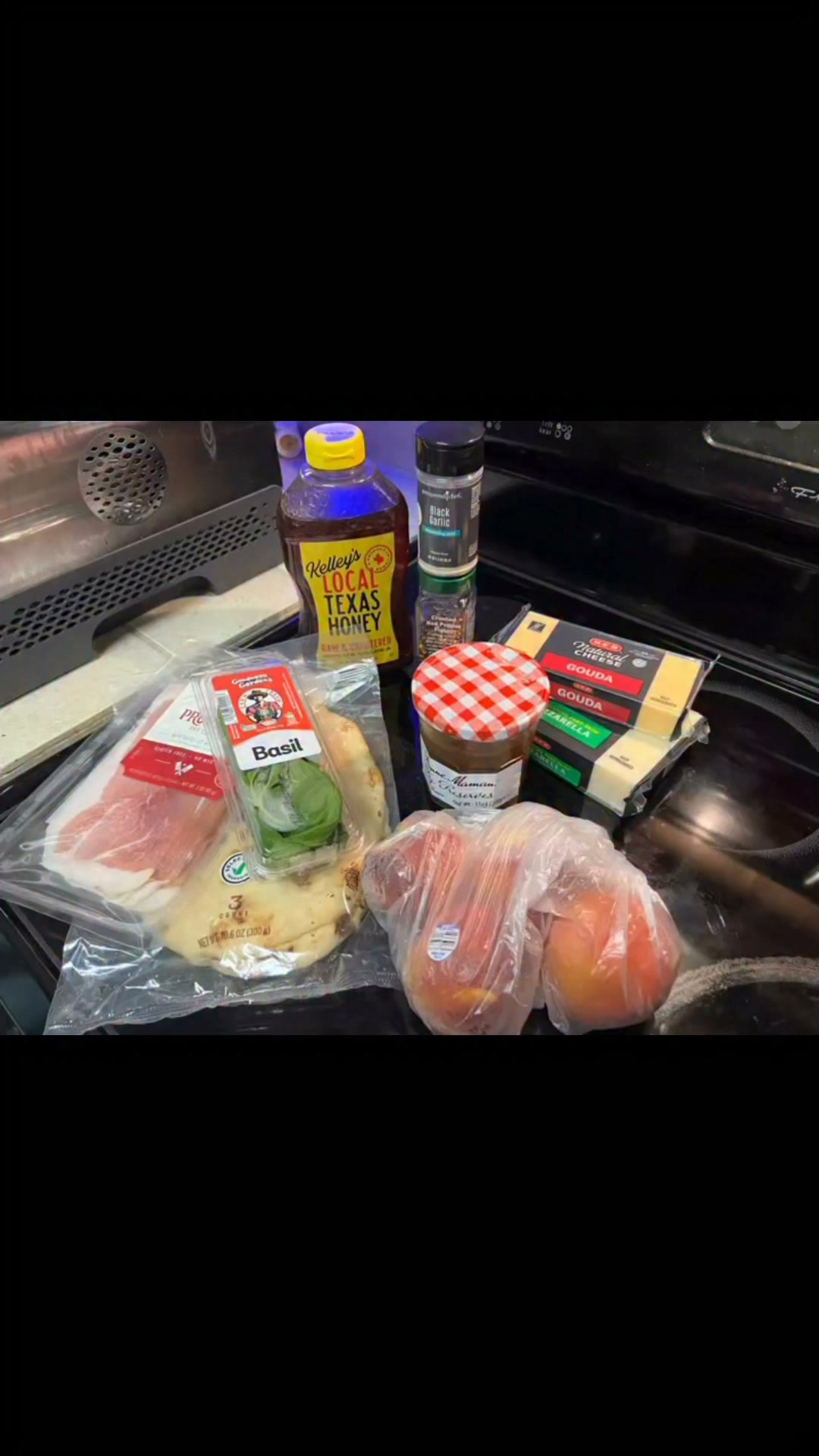 I absolutely adore this pizza!! 😍🍑🍕

https://www.halfbakedharvest.com/prosciutto-peach-pizza/#wprm-recipe-container-166965