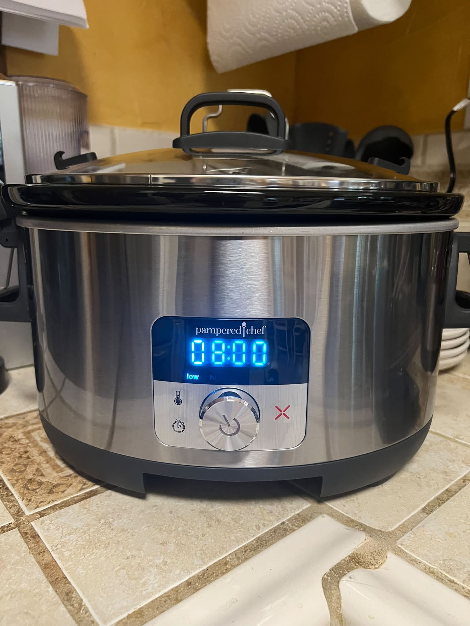 Okay, completely random question…

If your slow cooker could magically make ONE meal for you tonight—ingredients magically appear, no prep and no cleanup—what are you ordering? 😂

Mine might be something warm, cheesy and ridiculously comforting.

What are you choosing? 👇